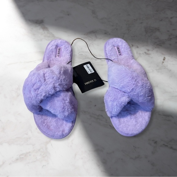 Forever 21 Lavender Faux Fur Criss-Cross Slippers W/ Rubber Soles Size L 9.5-10 - Picture 3 of 6